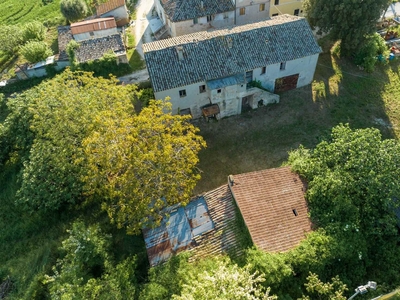 Casa singola da ristrutturare in zona Castelrosino a Jesi