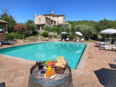 Affascinante casa a Assisi con terrazza, giardino e barbecue