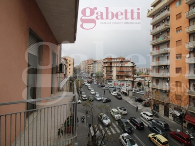 Appartamento con box a Catania