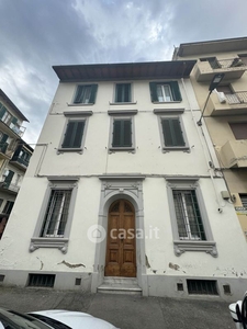 Appartamento in Vendita in Via Carlo Bini a Firenze