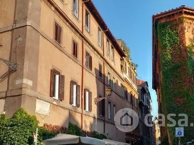Appartamento in Vendita in Ia della scala a Roma