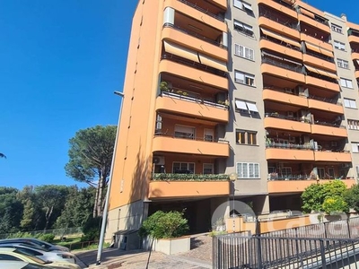 Appartamento in Vendita in Largo Ezio Vanoni a Roma
