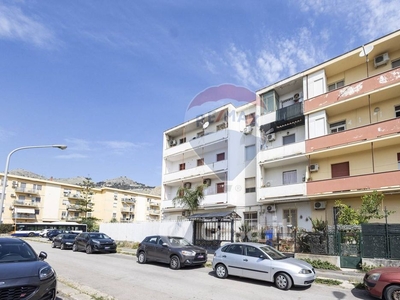 Appartamento in Vendita in Largo Partinico 1 a Palermo