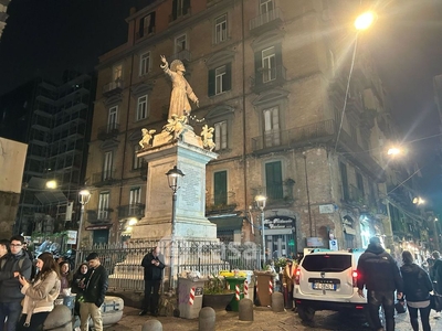 Appartamento in Vendita in Piazza San Gaetano a Napoli