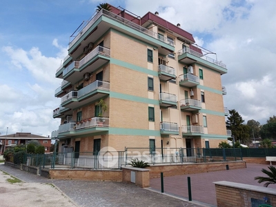 Appartamento in Vendita in Via del Pettirosso 56 a Roma