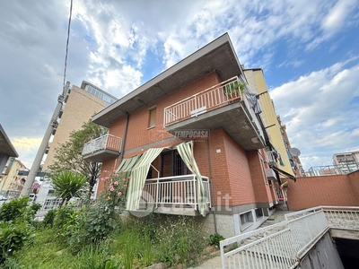 Appartamento in Vendita in Via Lauro Rossi 20 a Torino