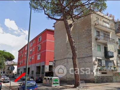 Appartamento in Vendita in Via Orazio Petruccelli a Napoli
