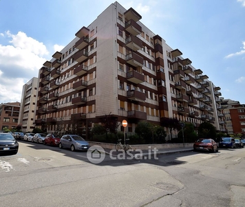 Appartamento in Vendita in Via Tiziano Vecellio 2 a Torino