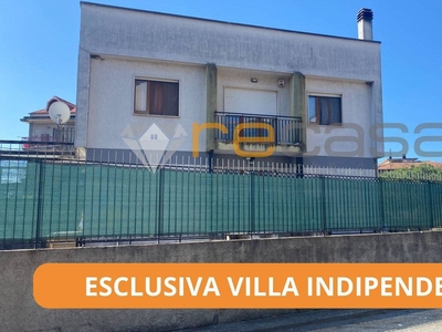 Casa indipendente con terrazzo, Montecorvino Pugliano bivio pratole