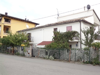 Casa semi indipendente in Via Orientale a Casalincontrada