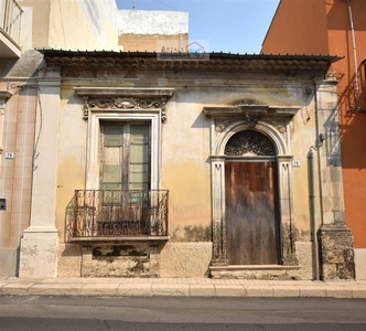 Casa singola da ristrutturare a Avola