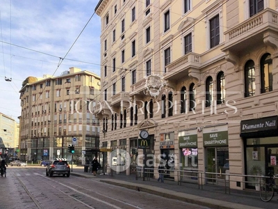 Negozio/Locale commerciale in Vendita in Via Cesare Correnti a Milano