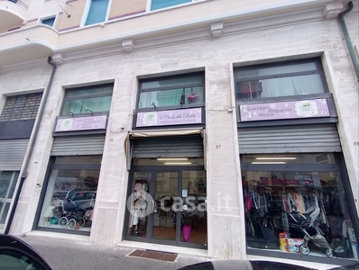 Negozio/Locale commerciale in Vendita in Via Costantino Morin a Genova