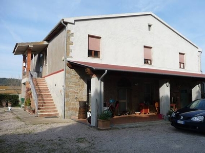 Rustico casale in ottime condizioni in zona Pereta a Magliano in Toscana