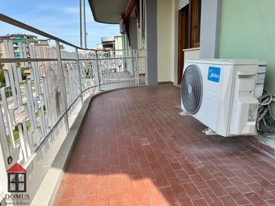 Trilocale con terrazzo in via santini, Follonica