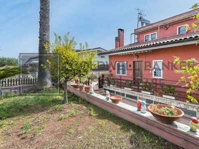 Villa bifamiliare in vendita a Ciampino - Zona: Acqua Acetosa