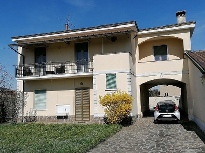 Villa con giardino a Rivolta d'Adda