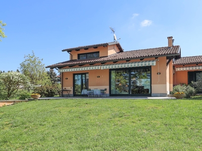 Villa con terrazzo a Chieri