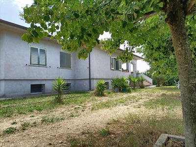 Villa in vendita a Montefiascone - Zona: Fiordini