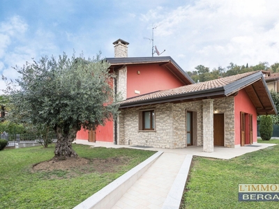 Villa in vendita a Mozzo