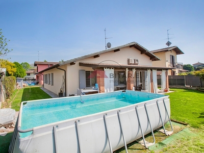 Villa in vendita a Offlaga