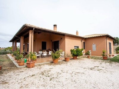 Villa in vendita a Tarquinia