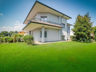 Villa Tri-Quadrifamiliare in vendita a Verdellino