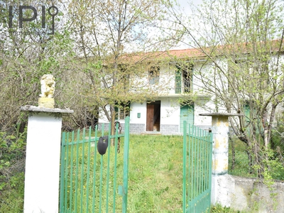 Casa indipendente con terrazzo a Spigno Monferrato