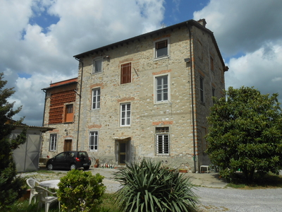 Villa con giardino in montebonelli, Lucca