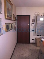 Appartamento Bilocale in ottime condizioni, in vendita in Manzoni 32, Carugo