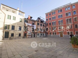 Appartamento in Vendita in Calle Batagia a Venezia