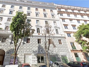 Appartamento in Vendita in Via Conte Verde a Roma