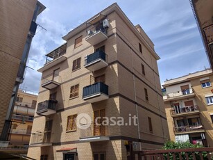 Appartamento in Vendita in Via dei Canarini 7 a Roma