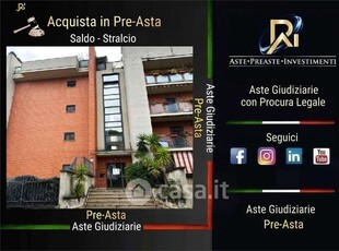 Appartamento in Vendita in Via della Rustica 60 a Roma