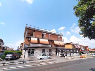 Appartamento in Vendita in Via di Vermicino 76 a Roma