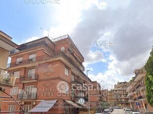Appartamento in Vendita in Via Salussola 19 a Roma