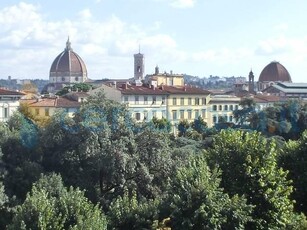 Appartamento Quadrilocale in vendita a Firenze