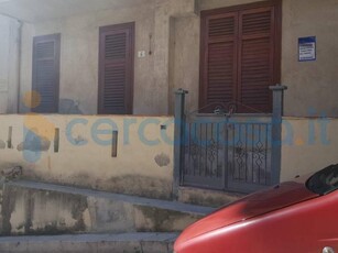 Appartamento Trilocale da ristrutturare, in vendita in Via Benedetto Croce 6, Misilmeri