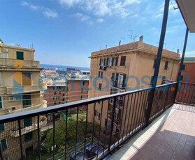 Appartamento Trilocale in ottime condizioni, in vendita in Via Privata Elsa, Genova