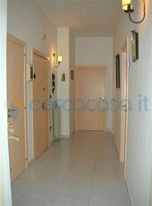 Appartamento Trilocale in ottime condizioni, in vendita in Via Regina Margherita 30, Canosa Di Puglia