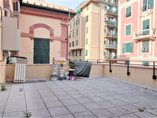 Attico con terrazzo in piazza sopranis 2, Genova