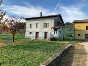 Casa Colonica in vendita a San Severino Marche