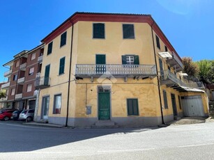 Casa di corte in vendita