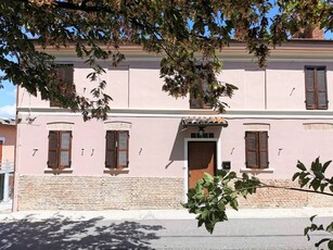Casa indipendente con terrazzo a Corvino San Quirico