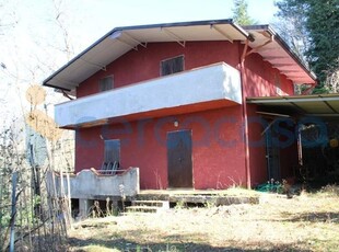 Casa singola da ristrutturare in vendita a Montignoso