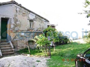 Casa singola da ristrutturare in vendita a San Severino Marche