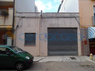 Laboratorio da ristrutturare, in vendita in Via Sabaudia, Brindisi