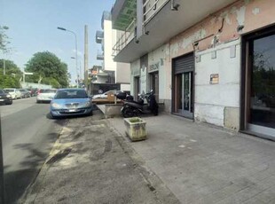 Negozio in Affitto ad Pomigliano D`arco - 1200 Euro