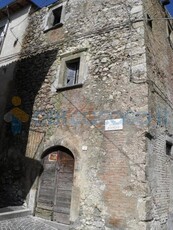 Palazzo da ristrutturare, in vendita in Via Alardo, Angolo Via D'angiò, Scurcola Marsicana