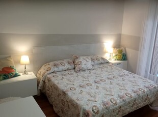 Stanze in affitto in appartamento con 6 camere da letto a Trastevere, Roma